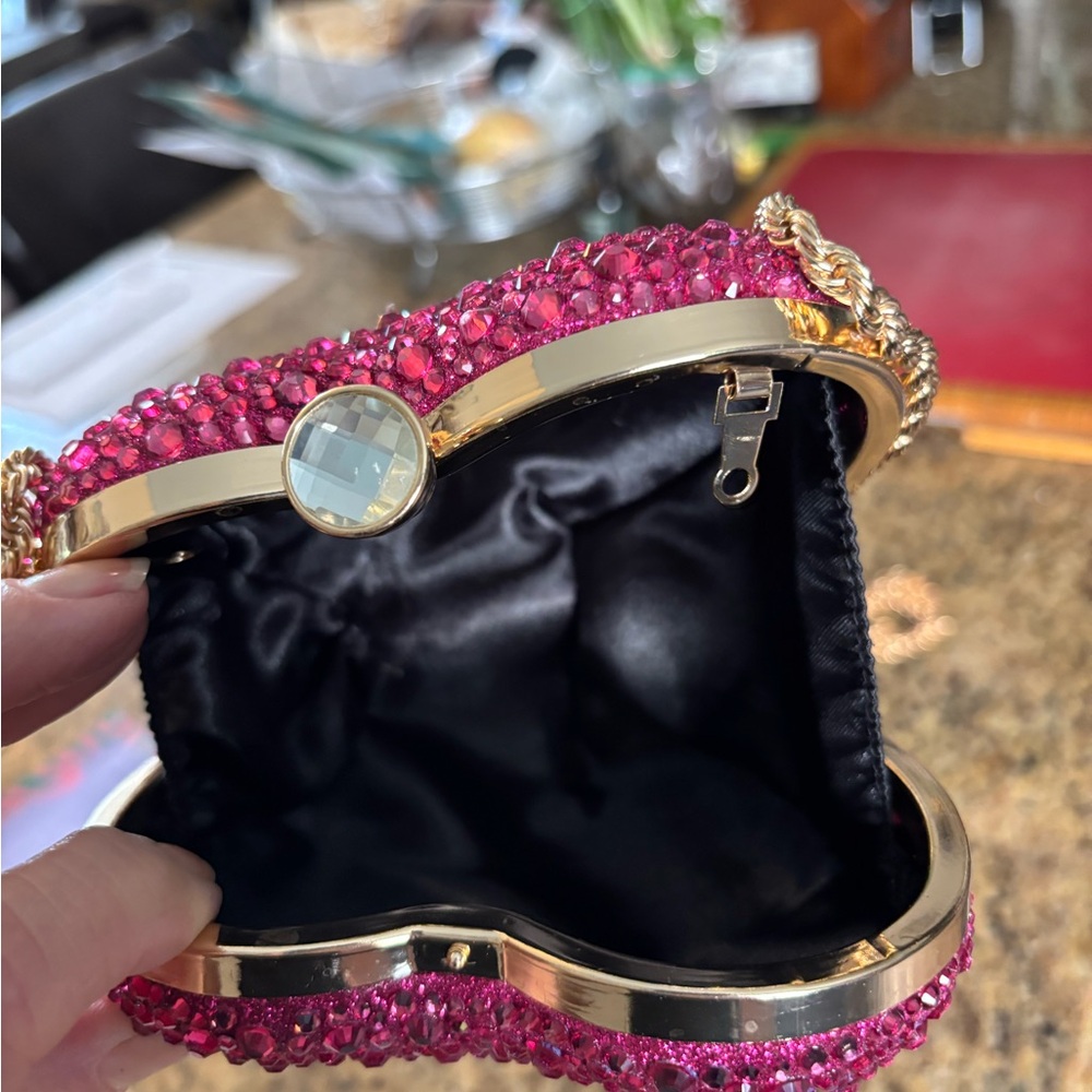 Elegant Pink Heart-Shaped Rhinestone Clutch - Picture 5 of 5